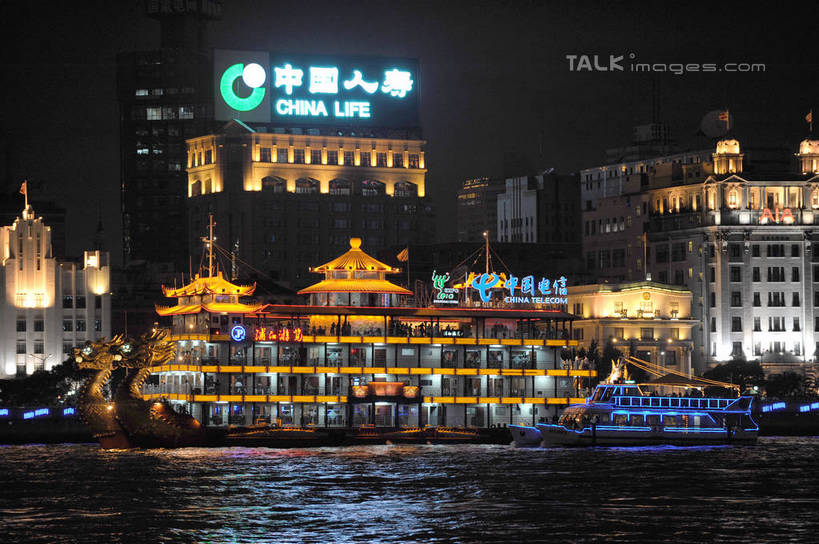 无人,家,高楼大厦,横图,全景,室外,夜晚,正面,度假,河流,美景,水,天际线,城市风光,标志建筑,城市,大厦,地标,建筑,路灯,摩天大楼,夜景,船,照明,上海,中国,亚洲,一艘,阴影,波纹,光线,标志,文字,影子,字符,房屋,屋子,河水,景观,水流,公寓,灯光,涟漪,娱乐,标识,建设,黄浦江,洋房,楼房,游轮,住宅,游船,灯,倒影,水纹,天空,交通工具,邮轮,外滩,波浪,天,享受,休闲,汉字,景色,放松,照亮,申,倒映,照明设备,中文,载具,黄浦区,东亚,中山东一路,上海市,中华人民共和国,沪,华东地区,水晕,国文,华文,旅游船,反照,彩图,房子,大楼,高层建筑,高楼,摩天楼,黄埔滩,上海外滩,外黄埔滩,shzxz1
