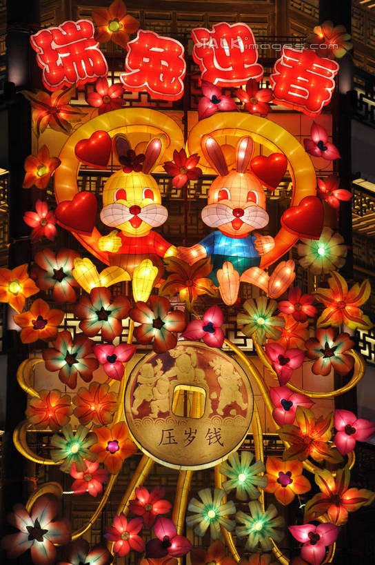 无人,竖图,室外,夜晚,正面,旅游,度假,名胜古迹,标志建筑,地标,建筑,照明,上海,中国,元宵节,亚洲,阴影,节日,庆祝,遗迹,光线,兔子,标志,彩灯,文字,影子,字符,灯光,古迹,文化,文物,娱乐,标识,建设,古建筑,灯,灯具,豫园,庆典,享受,休闲,汉字,旅游胜地,放松,花灯,纪念,照亮,申,照明设备,中文,黄浦区,古文明,东亚,上海市,中华人民共和国,沪,华东地区,国文,华文,彩图,春灯节,上元节,小正月,shzxz1