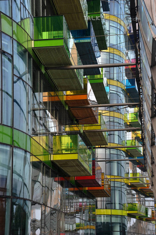 无人,高楼大厦,竖图,室外,白天,仰视,度假,美景,城市风光,标志建筑,城市,大厦,地标,建筑,摩天大楼,上海,中国,亚洲,景观,娱乐,建设,浦东,享受,休闲,景色,放松,申,金融中心,陆家嘴,陆家嘴金融贸易区,浦东新区,东亚,上海市,中华人民共和国,沪,华东地区,彩图,低角度拍摄,大楼,高层建筑,高楼,摩天楼,国际航运金融大厦,上海国际航运金融大厦,shzxz1