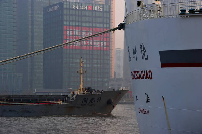 无人,高楼大厦,横图,室外,白天,正面,度假,河流,美景,水,城市风光,标志建筑,城市,大厦,地标,建筑,摩天大楼,船,客轮,上海,中国,亚洲,阴影,波纹,光线,英文,标志,文字,影子,字符,字母,河水,景观,水流,涟漪,娱乐,标识,建设,浦东,倒影,水纹,阳光,交通工具,波浪,享受,休闲,汉字,景色,放松,英文字母,申,倒映,渡轮,客船,中文,载具,金融中心,陆家嘴,陆家嘴金融贸易区,浦东新区,东亚,上海市,中华人民共和国,沪,华东地区,水晕,国文,华文,反照,彩图,大楼,高层建筑,高楼,摩天楼,国际航运金融大厦,上海国际航运金融大厦,shzxz1