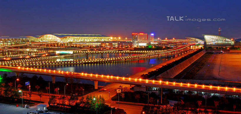 无人,机场,横图,全景,俯视,彩色,室外,夜晚,长时间曝光,度假,美景,天际线,城市风光,城市,大桥,道路,飞机场,立交桥,路,霓虹灯,桥梁,夜景,公路,上海,中国,亚洲,阴影,朦胧,模糊,光线,影子,景观,高架,桥,灯光,七彩,交通,娱乐,光源,浦东,霓虹,浦东国际机场,浦东机场,灯,蓝色,蓝天,天空,天,享受,休闲,景色,放松,晴朗,申,照明设备,曝光,高架桥,浦东新区,东亚,上海市,高架道路,跨线桥,万里无云,中华人民共和国,沪,华东地区,氖灯,航空站,空港,晴空,晴空万里,立体交叉桥,马路,彩图,高角度拍摄,上海浦东国际机场,枢纽立交,系统立交桥,shzxz1