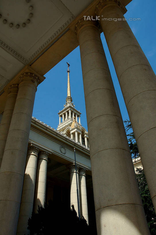 无人,博物馆,竖图,室外,白天,仰视,旅游,度假,石头,标志建筑,地标,建筑,上海,中国,亚洲,阴影,研究,光线,石子,影子,柱子,教育,娱乐,建设,浦东,蓝色,蓝天,天空,阳光,天,享受,休闲,旅游胜地,放松,晴朗,展览,申,欣赏,陈列,浦东新区,东亚,上海市,万里无云,中华人民共和国,沪,华东地区,上海浦东展览馆,典藏,石块,晴空,晴空万里,彩图,低角度拍摄,shzxz1