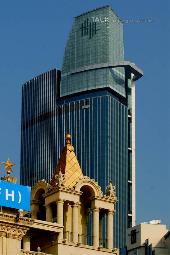 无人,博物馆,高楼大厦,竖图,室外,白天,仰视,旅游,度假,办公楼,石头,标志建筑,大厦,地标,建筑,摩天大楼,写字楼,上海,中国,亚洲,阴影,研究,光线,石子,影子,柱子,教育,娱乐,建设,浦东,蓝色,蓝天,天空,阳光,楼宇,天,享受,休闲,旅游胜地,商务楼,放松,晴朗,展览,申,欣赏,陈列,浦东新区,东亚,上海市,万里无云,中华人民共和国,沪,华东地区,上海浦东展览馆,典藏,石块,晴空,晴空万里,彩图,低角度拍摄,大楼,高层建筑,高楼,摩天楼,shzxz1