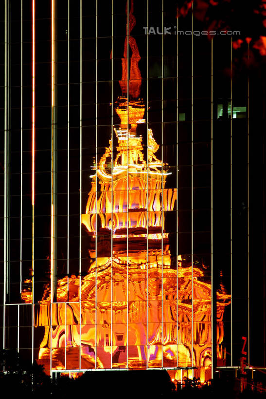 无人,博物馆,高楼大厦,竖图,彩色,室外,夜晚,长时间曝光,仰视,度假,美景,城市风光,标志建筑,城市,大厦,地标,建筑,摩天大楼,霓虹灯,夜景,上海,中国,亚洲,阴影,朦胧,模糊,研究,光线,影子,景观,灯光,七彩,教育,娱乐,光源,建设,浦东,霓虹,灯,享受,休闲,景色,放松,展览,申,照明设备,欣赏,曝光,陈列,浦东新区,东亚,上海市,中华人民共和国,沪,华东地区,氖灯,上海浦东展览馆,典藏,彩图,低角度拍摄,大楼,高层建筑,高楼,摩天楼,shzxz1