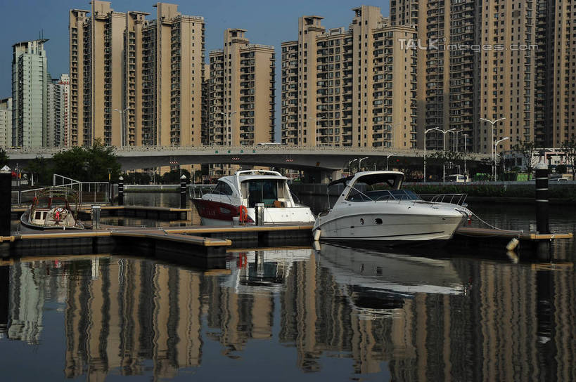 无人,高楼大厦,码头,横图,室外,白天,正面,度假,河流,美景,水,植物,城市风光,城市,大厦,港口,建筑,摩天大楼,船,上海,中国,亚洲,阴影,波纹,光线,影子,河水,景观,水流,游艇,涟漪,娱乐,建设,树,树木,蓝色,绿色,倒影,蓝天,水纹,天空,阳光,自然,交通工具,波浪,天,享受,休闲,景色,放松,生长,晴朗,成长,申,倒映,载具,苏州河,吴淞江,东亚,上海市,游艇码头,万里无云,中华人民共和国,沪,华东地区,水晕,反照,晴空,晴空万里,彩图,摆渡口,埠头,大楼,渡口,渡头,港湾,高层建筑,高楼,海港,口岸,摩天楼,shzxz1