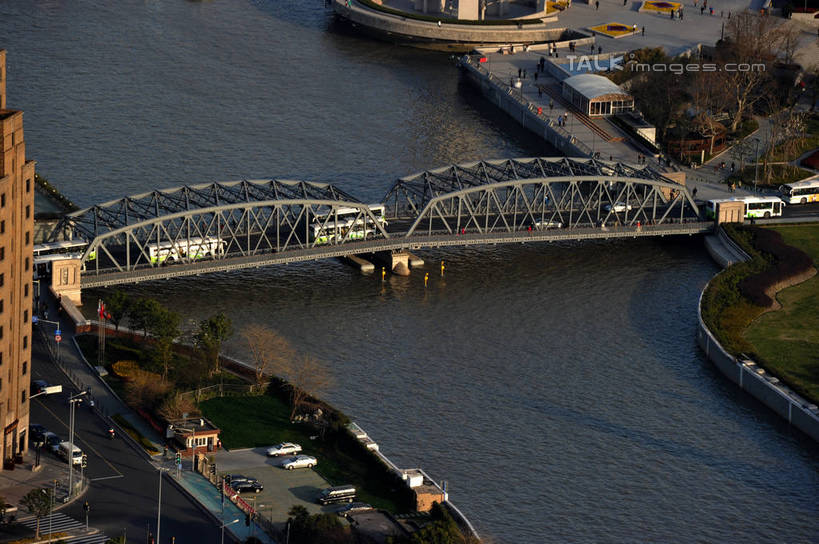 无人,高楼大厦,横图,俯视,航拍,室外,白天,度假,河流,美景,水,植物,城市风光,标志建筑,城市,大厦,道路,地标,建筑,路,摩天大楼,公路,上海,中国,亚洲,阴影,波纹,光线,影子,河水,景观,水流,交通,涟漪,娱乐,建设,树,树木,绿色,倒影,水纹,阳光,自然,外滩,波浪,享受,休闲,景色,放松,生长,成长,申,倒映,鸟瞰,浦西,苏州河,外白渡桥,东亚,上海市,中华人民共和国,沪,华东地区,水晕,反照,马路,彩图,高角度拍摄,大楼,高层建筑,高楼,摩天楼,花园桥,威尔斯桥,shzxz1