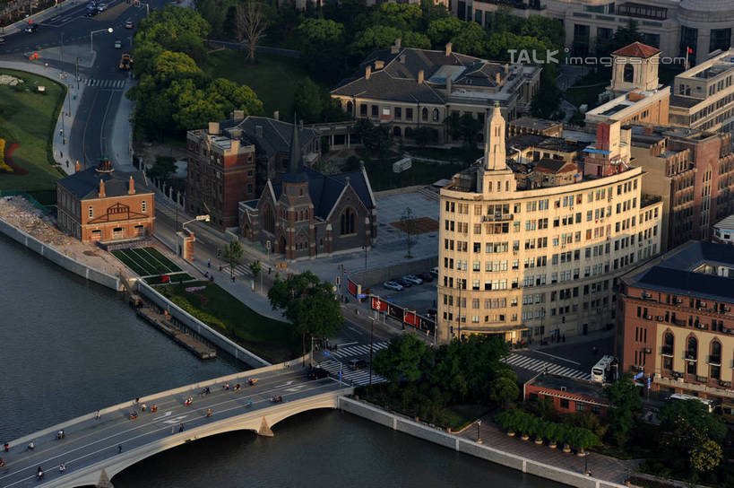 无人,家,高楼大厦,横图,全景,俯视,航拍,室外,白天,度假,河流,美景,水,天际线,植物,城市风光,标志建筑,城市,大厦,道路,地标,建筑,路,轮船,摩天大楼,公路,船,上海,中国,亚洲,阴影,波纹,光线,影子,房屋,屋子,河水,景观,水流,公寓,交通,涟漪,娱乐,建设,虹口区,洋房,楼房,住宅,树,树木,绿色,倒影,水纹,阳光,自然,交通工具,外滩,波浪,享受,休闲,景色,放松,生长,成长,申,倒映,鸟瞰,载具,黄浦区,浦西,苏州河,外白渡桥,乍浦路桥,东亚,光陆大戏院,乍浦路,上海市,上海邮政大楼,上海邮电大楼,上海邮政博物馆,中华人民共和国,沪,华东地区,水晕,反照,马路,彩图,高角度拍摄,房子,大楼,高层建筑,高楼,摩天楼,花园桥,威尔斯桥,博物院路,虎丘路,上海邮政总局,shzxz1