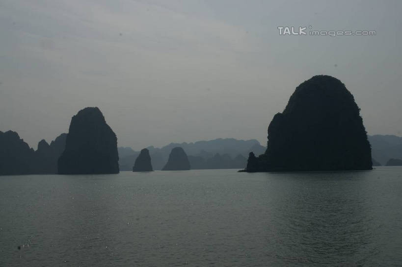 无人,横图,室外,白天,正面,旅游,度假,海浪,海洋,美景,森林,山,山脉,树林,植物,越南,亚洲,阴影,波纹,光线,影子,景观,浪花,山峰,涟漪,山峦,娱乐,树,树木,绿色,倒影,水纹,天空,阳光,自然,海水,波浪,群山,天,享受,休闲,景色,放松,东南亚,生长,成长,倒映,自然风光,海景,下龙湾,越南社会主义共和国,水晕,自然遗产,广宁省,反照,大海,风浪,海,海水的波动,近岸浪,涌浪,彩图,shzyn1