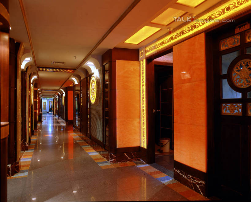 无人,横图,室内,白天,正面,聚会,奢侈,夜生活,照明,阴影,光线,瓷砖,地砖,影子,墙,走道,走廊,过道,灯光,地面,娱乐,顶灯,墙壁,墙面,灯,灯具,休闲,放松,夜店,照亮,照明设备,夜总会,彩图,szzm1