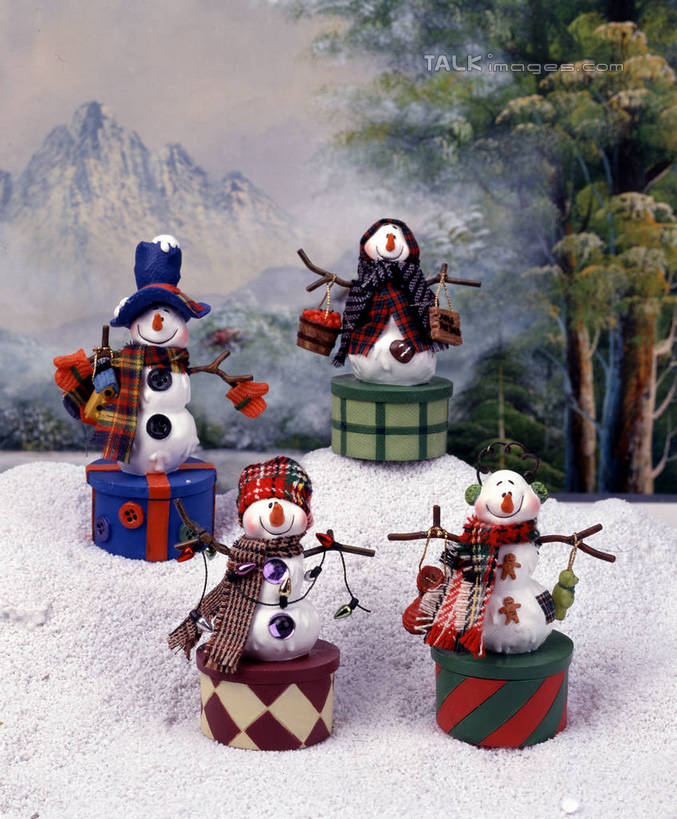 无人,竖图,室内,特写,白天,正面,游戏,雪,植物,大雪,礼盒,礼物,帽子,圣诞节,阴影,节日,庆祝,装饰,反射,丝绸,丝带,影子,纸盒,积雪,雪景,雪人,冬季,冬天,枝条,缎带,玩,文化,娱乐,绸带,盒子,树,树木,树枝,绿色,自然,包装盒,围巾,礼品盒,庆典,休闲,温暖,寒冷,摄影,礼品,影棚,生长,成长,围脖,活动,纪念,保暖,华丽,点缀,御寒,发泄,消遣,智力,宣泄,衬托,美观,雅致,雅观,严寒,虬枝,枝杈,玩耍,嬉戏,彩图,影棚拍摄,拍摄,拟人,szzm1