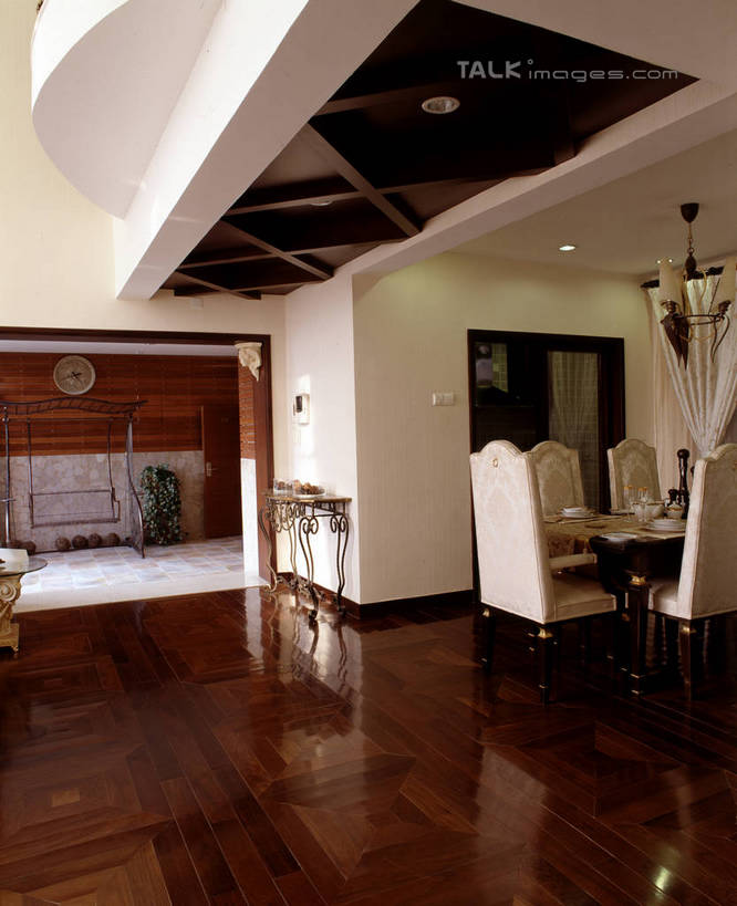 无人,家,客厅,竖图,室内,白天,正面,时尚,别墅,地板,家具,沙发,天花板,装修,建筑,照明,欧式,阴影,装饰,时间,反射,时钟,影子,房屋,墙,屋子,公寓,走道,走廊,过道,灯光,水晶,地面,豪华,计时,建设,现代,装潢,洋房,楼房,吊灯,木地板,水晶灯,墙壁,墙面,住宅,灯,灯具,挂钟,室内装潢,钟表,表,华丽,样板房,明亮,照亮,起居室,舒适,家居装潢,照明设备,高贵,水晶吊灯,房屋设计,地中海风格,古典风格,简约风格,布艺沙发,室内设计,宽敞,样板房装潢,水晶制品,富丽,华美,客堂,设计,钟,彩图,房子,水晶石,szzm1