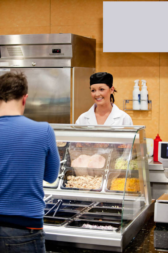 西方人,背部,两个人,厨师,餐厅,站,笑,微笑,露齿笑,竖图,室内,白天,正面,工作服,制服,烹饪,窗户,落地窗,橱窗,厨具,帽子,欧洲,欧洲人,服装,电器,注视,休闲装,顾客,玻璃窗,衣服,观察,看,站着,休闲,食堂,休闲服,服饰,观看,微波炉,察看,家电,家用电器,关注,厨师帽,微波,炊具,烹饪用具,玻璃橱窗,工作制服,主顾,男人,男性,年轻男性,年轻女性,女人,女性,白种人,厨师长,厨子,大厨,主厨,烹调用具,烹调,站立,半身,彩图,工作套服,餐馆,饭店,饭馆,小家电