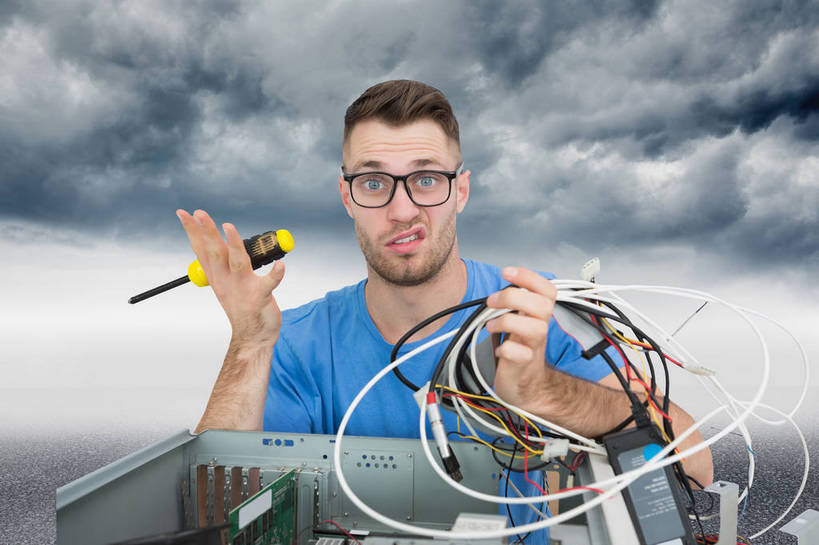 西方人,一个人,无人,技术人员,横图,室内,白天,正面,T恤衫,通讯,电脑,数码,数据,科技,沙漠,金属制品,欧洲,欧洲人,仅一个男性,仅一个人,一副,连接,握,阴影,组合,服装,传输,网络,金属,工具,眼镜,乌云,云,阴天,云朵,高光,几何,计算机图形,凌乱,拿,T恤,合成,云彩,拿着,注视,休闲装,输入设备,通讯设备,开关,仅一个年轻男性,衣服,蓝色,灰色,天空,按钮,天,观察,看,手势,休闲,疲倦,休闲服,台式电脑,握着,服饰,观看,螺丝刀,起子,链接,光驱,网线,主机,电脑合成图,数码合成图,五金,察看,混乱,疲劳,机箱,昏暗,紧固,疲惫,阴沉,合成图,关注,拼接,拼凑,通信设备,水晶头,困乏,近视眼镜,光盘驱动器,写实,具体,具象,疲乏,拼合,凑集,聚合,撮合,链结,牢固,改锥,线缆,委顿,疲困,疲顿,疲钝,倦怠,怠倦,纷乱,缭乱,庞杂,电脑主机,男人,男性,年轻男性,白种人,大漠,砂漠,技术员,半身,彩图