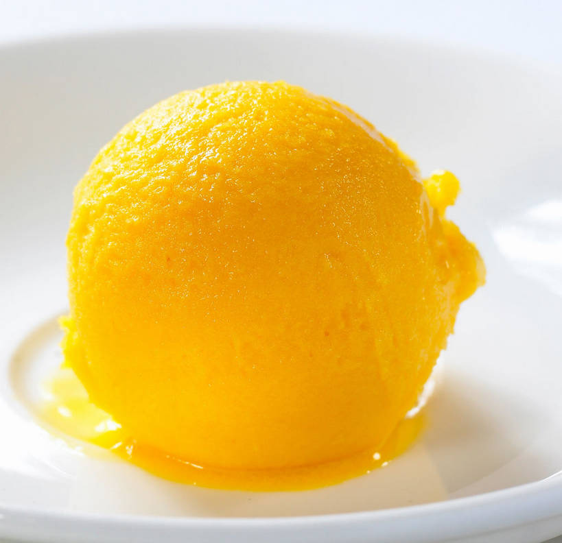 无人,横图,俯视,室内,特写,白天,白色背景,餐桌,桌子,餐具,阴影,反射,碟子,盘,影子,陶瓷,冰激凌,陶瓷制品,清凉,一个,白色,盘子,碟,冷饮,舒服,橙色,冰淇淋,摄影,影棚,单个,餐台,解暑,解渴,摄影棚,雪糕,舒爽,冰糕,消暑,彩图,高角度拍摄,影棚拍摄,拍摄,芒果冰淇淋,shjb1