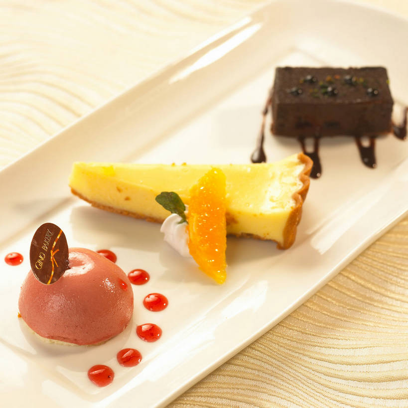 点心,无人,方图,俯视,室内,特写,白天,下午茶,餐桌,桌子,柑橘,餐具,水果,两块,新鲜,布料,碟子,盘,陶瓷,生食,食品,糖,糖果,冰激凌,甜点,甜品,果实,陶瓷制品,清凉,布纹,巧克力蛋糕,桌布,食物,糕点,一个,白色,盘子,餐巾,碟,台布,果酱,甜食,冷饮,奶油,巧克力,舒服,冰淇淋,草莓冰激凌,有机食品,绿色食品,单个,餐台,朱古力,解暑,乳制品,解渴,雪糕,舒爽,冰糕,消暑,果子酱,激凌,克林姆,淇淋,柑桔,橘子,桔子,餐桌布,彩图,高角度拍摄,大红蜜橘,大红袍,红橘,黄橘,宽皮橘,蛋糕,shjb1