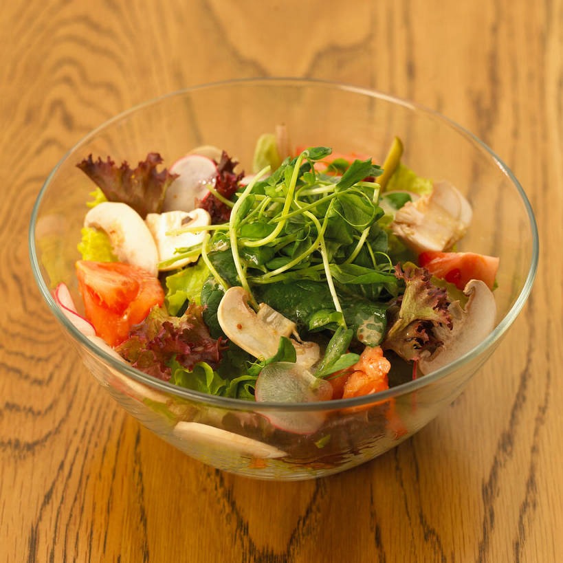 无人,方图,俯视,室内,特写,白天,烹饪,西餐,餐桌,桌子,萝卜,蔬菜,西红柿,小番茄,玻璃,一堆,许多,堆叠,堆积,新鲜,木制,菌菇,蘑菇,生菜,莴苣,蛋,调料,鸡蛋,酱料,酱汁,蔬菜沙拉,佐料,沙拉,料理,食品,调味品,很多,调味料,菌类,色拉,酱,沙拉酱,沙律,菜肴,美食,玻璃制品,食物,一个,白色,木制品,容器,碗,食用菌,西式,佳肴,有机食品,绿色食品,水萝卜,单个,餐台,色拉酱,储藏,堆,苦苣,真菌,储存,白蘑菇,洋蘑菇,草鸡蛋,春菜,鹅仔菜,莴仔菜,千金菜,卵,叶用莴苣,草腐菌,二孢蘑菇,双孢蘑菇,小西红柿,樱桃小番茄,珍珠小番茄,樱桃番茄,圣女果,番茄,彩图,高角度拍摄,红珊瑚生菜,本鸡蛋,笨鸡蛋,柴鸡蛋,山鸡蛋,土鸡蛋,贮存,shjb1