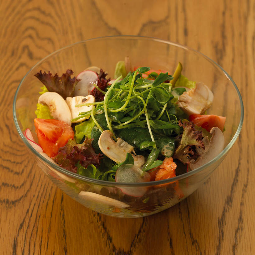 无人,方图,俯视,室内,特写,白天,烹饪,西餐,餐桌,桌子,萝卜,蔬菜,西红柿,小番茄,玻璃,一堆,许多,堆叠,堆积,新鲜,木制,菌菇,蘑菇,生菜,莴苣,蛋,调料,鸡蛋,酱料,酱汁,蔬菜沙拉,佐料,沙拉,料理,食品,调味品,很多,调味料,菌类,色拉,酱,沙拉酱,沙律,菜肴,美食,玻璃制品,食物,一个,白色,木制品,容器,碗,食用菌,西式,佳肴,有机食品,绿色食品,水萝卜,单个,餐台,色拉酱,储藏,堆,苦苣,真菌,储存,白蘑菇,洋蘑菇,草鸡蛋,春菜,鹅仔菜,莴仔菜,千金菜,卵,叶用莴苣,草腐菌,二孢蘑菇,双孢蘑菇,小西红柿,樱桃小番茄,珍珠小番茄,樱桃番茄,圣女果,番茄,彩图,高角度拍摄,红珊瑚生菜,本鸡蛋,笨鸡蛋,柴鸡蛋,山鸡蛋,土鸡蛋,贮存,shjb1