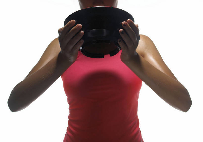 东方人,手,一个人,站,捧,横图,室内,特写,白天,白色背景,正面,亚洲,双手,仅一个年轻女性,仅一个女性,仅一个人,阴影,服装,反射,背心,液体,影子,陶瓷,陶瓷制品,黄种人,一个,衣服,粉色,黑色,容器,碗,站着,手部,摄影,服饰,影棚,汗水,潮湿,单个,储藏,衣着,储存,穿着,摄影棚,湿润,衣饰,汗液,年轻女性,女人,女性,亚洲人,端,端着,捧着,手捧,站立,半身,彩图,影棚拍摄,拍摄,贮存,shjb1