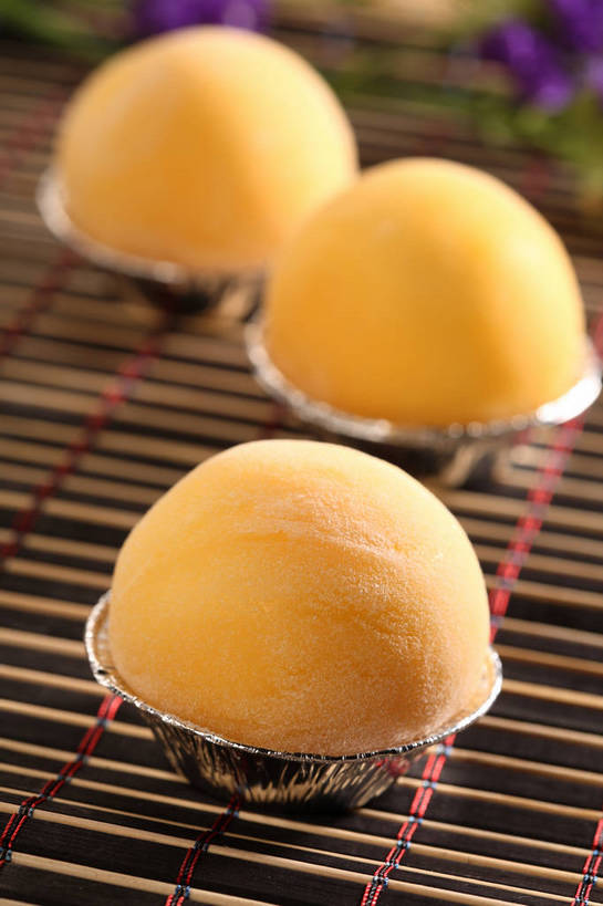 点心,无人,竖图,俯视,室内,特写,白天,餐桌,桌子,叶子,阴影,竹制,朦胧,模糊,盛开,反射,包装,包装纸,铝箔纸,图形,锡箔纸,影子,纸,竹席,食品,甜点,甜品,绿叶,纸张,几何,花蕾,花,花瓣,花朵,鲜花,食物,糕点,三个,黄色,紫色,甜食,花苞,花蕊,球体,嫩叶,餐台,草饼,包装材料,竹制品,数学,锡箔,铝箔,麻糬,叶,叶片,彩图,高角度拍摄,几何图形,立体几何,立体图形,shjb1