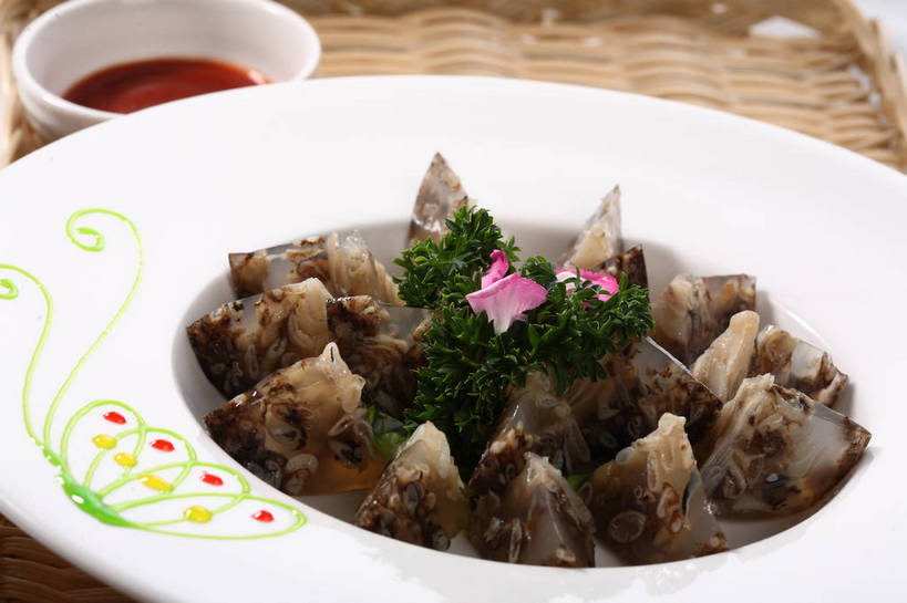 无人,交叉,横图,俯视,室内,特写,白天,烹饪,中餐,餐桌,桌子,竹子,芹菜,蔬菜,餐具,叶子,许多,切开,阴影,竹制,新鲜,盛开,编织,反射,碟子,盘,影子,陶瓷,调料,酱料,酱汁,肉,佐料,料理,食品,绿叶,陶瓷制品,调味品,很多,调味料,花蕾,猪肉,酱,菜肴,美食,肉类,花,花瓣,花朵,鲜花,食物,排列,两个,粉色,白色,盘子,容器,碟,碗,花苞,花蕊,切,中式,嫩叶,佳肴,有机食品,绿色食品,荷兰芹,欧芹,香芹,餐台,中华料理,储藏,竹条,交织,配菜,竹制品,储存,剖面,肉食,切面,豚肉,法香,巴西利,洋香菜,洋芫荽,法国香菜,旱芹菜,番荽,摆列,穿插,叶,叶片,彩图,高角度拍摄,猪皮冻,布列,分列,贮存,shjb1