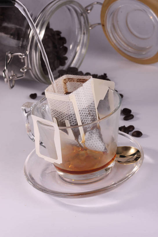 咖啡,无人,竖图,俯视,室内,特写,白天,幸福,植物,餐桌,桌子,豆,玻璃,一堆,许多,阴影,堆叠,堆积,反射,分离,罐子,滤纸,影子,纸,勺子,豆类,豆子,纸张,很多,过滤,娱乐,玻璃制品,饮料,玻璃瓶,瓶子,调羹,汤匙,咖啡豆,享受,休闲,温馨,放松,乐趣,摄影,影棚,餐台,堆,提神,舒适,净化,摄影棚,醒脑,豆科,软饮料,咖啡因,彩图,高角度拍摄,影棚拍摄,拍摄,shjb1