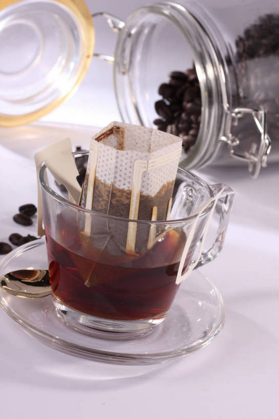 咖啡,无人,竖图,俯视,室内,特写,白天,幸福,植物,餐桌,桌子,豆,玻璃,一堆,许多,阴影,堆叠,堆积,反射,分离,罐子,滤纸,影子,纸,勺子,豆类,豆子,纸张,很多,过滤,娱乐,玻璃制品,饮料,玻璃瓶,瓶子,调羹,汤匙,咖啡豆,享受,休闲,温馨,放松,乐趣,摄影,影棚,餐台,堆,提神,舒适,净化,摄影棚,醒脑,豆科,软饮料,咖啡因,彩图,高角度拍摄,影棚拍摄,拍摄,shjb1