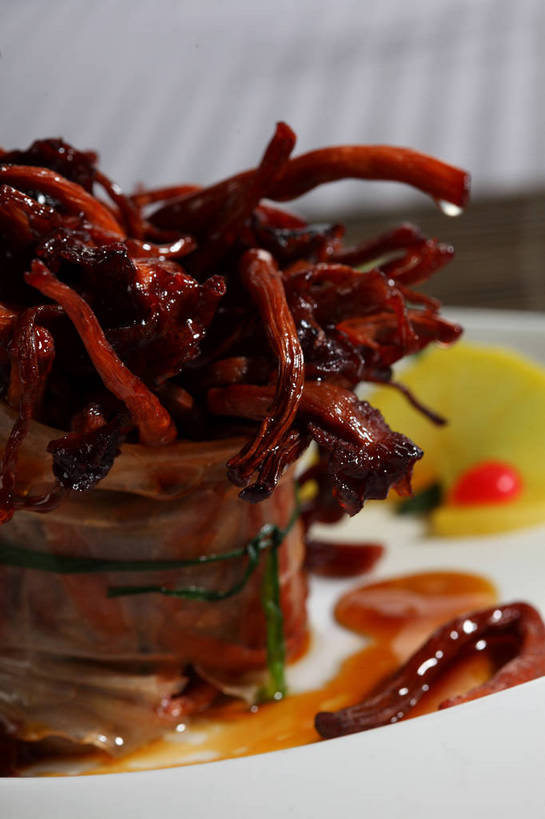 无人,竖图,俯视,室内,特写,白天,烹饪,中餐,餐桌,桌子,柠檬,蔬菜,水果,新鲜,包装,包装纸,布料,纸,陶瓷,菌菇,生食,料理,食品,果实,陶瓷制品,纸张,菌类,布纹,菜肴,美食,桌布,食物,一个,白色,餐巾,容器,绳子,台布,碗,中式,食用菌,佳肴,有机食品,绿色食品,单个,餐台,中华料理,茶树菇,储藏,捆绑,绳索,包装材料,真菌,储存,绑缚,糯米纸,益母果,柠果,餐桌布,彩图,高角度拍摄,贮存,shjb1,烧茶树菇