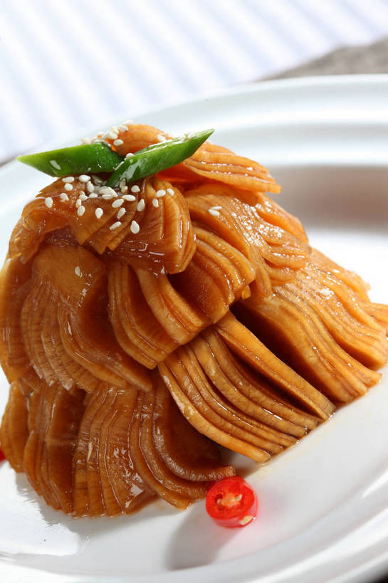 无人,竖图,俯视,室内,特写,白天,餐桌,桌子,萝卜,白萝卜,辣椒,蔬菜,餐具,一排,许多,阴影,新鲜,整齐,反射,布料,碟子,盘,影子,陶瓷,青椒,调料,调味,酱料,酱汁,香料,芝麻,佐料,食品,陶瓷制品,调味品,很多,调味料,酱菜,布纹,酱,桌布,食物,腌制,排列,一个,白色,盘子,餐巾,碟,台布,白芝麻,有机食品,绿色食品,单个,餐台,堆,配料,队列,腌渍,辣角,红海椒,大椒,辣虎,广椒,菜椒,脂麻,胡麻,白麻,巨胜子,作料,油麻,甜椒,柿子椒,莱菔,辣子,红辣椒,海椒,番椒,灯笼椒,餐桌布,彩图,高角度拍摄,酱萝卜,shjb1