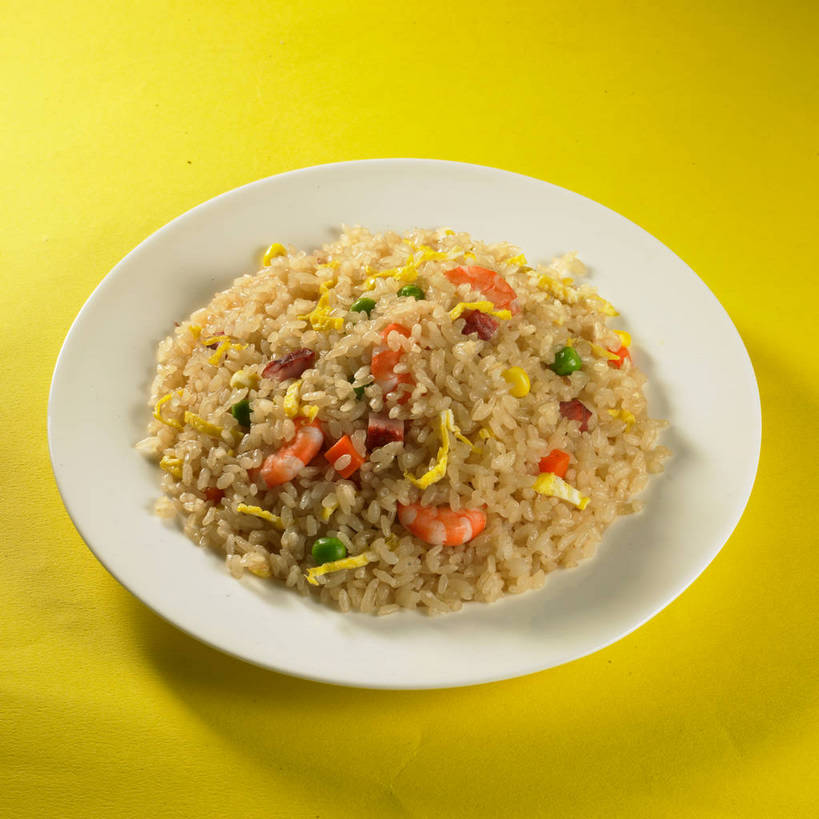 海鲜,米饭,无人,横图,俯视,室内,特写,白天,烹饪,中餐,玉米,植物,餐桌,桌子,萝卜,胡萝卜,蔬菜,餐具,一堆,许多,阴影,堆叠,堆积,黄色背景,新鲜,反射,棒子,碟子,盘,影子,陶瓷,豆类,豆子,玉蜀黍,豌豆,炒饭,蛋,鸡蛋,虾,料理,食品,陶瓷制品,饭,很多,水产,荷兰豆,菜肴,美食,海洋生物,食物,一个,白色,盘子,碟,中式,摄影,佳肴,有机食品,绿色食品,影棚,对虾,单个,餐台,中华料理,堆,苞米,五谷,摄影棚,水生动物,海产品,苞芦,黄萝卜,番萝卜,水生物,雪豆,海底动物,豆科,苞谷,寒豆,毕豆,麻累,国豆,小寒豆,麦豌豆,包谷,大蜀黍,番麦,薏米包,玉高粱,玉麦,珍珠米,卵,红萝卜,甘荀,彩图,高角度拍摄,影棚拍摄,拍摄,鲜虾炒饭,丁香萝卜,胡芦菔金,金笋,鸡卵,鸡子,shjb1