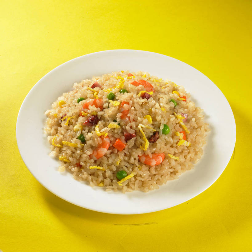 海鲜,米饭,无人,横图,俯视,室内,特写,白天,烹饪,中餐,玉米,植物,餐桌,桌子,萝卜,胡萝卜,蔬菜,餐具,一堆,许多,阴影,堆叠,堆积,黄色背景,新鲜,反射,棒子,碟子,盘,影子,陶瓷,豆类,豆子,玉蜀黍,豌豆,炒饭,蛋,鸡蛋,虾,料理,食品,陶瓷制品,饭,很多,水产,荷兰豆,菜肴,美食,海洋生物,食物,一个,白色,盘子,碟,中式,摄影,佳肴,有机食品,绿色食品,影棚,对虾,单个,餐台,中华料理,堆,苞米,五谷,摄影棚,水生动物,海产品,苞芦,黄萝卜,番萝卜,水生物,雪豆,海底动物,豆科,苞谷,寒豆,毕豆,麻累,国豆,小寒豆,麦豌豆,包谷,大蜀黍,番麦,薏米包,玉高粱,玉麦,珍珠米,卵,红萝卜,甘荀,彩图,高角度拍摄,影棚拍摄,拍摄,鲜虾炒饭,丁香萝卜,胡芦菔金,金笋,鸡卵,鸡子,shjb1