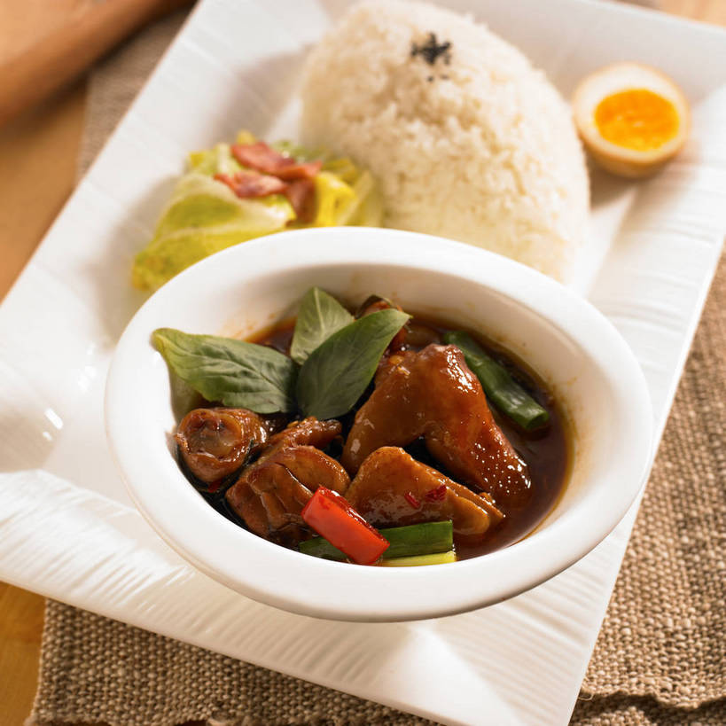 米饭,无人,横图,俯视,室内,特写,白天,烹饪,中餐,餐桌,桌子,辣椒,蔬菜,餐具,叶子,切开,新鲜,布料,碟子,盘,陶瓷,大白菜,蛋,红烧,鸡蛋,鸡肉,肉,料理,食品,绿叶,陶瓷制品,饭,半个,布纹,白菜,鸡翅,菜肴,美食,肉类,桌布,食物,白色,盘子,餐巾,容器,碟,台布,碗,切,一半,中式,嫩叶,佳肴,有机食品,绿色食品,餐台,中华料理,储藏,五谷,储存,剖面,肉食,彩椒,切面,红烧鸡翅,辣角,红海椒,大椒,辣虎,广椒,草鸡蛋,结球白菜,卵,胶菜,红烧菜,叶,叶片,甜椒,柿子椒,辣子,海椒,番椒,灯笼椒,餐桌布,彩图,高角度拍摄,本鸡蛋,笨鸡蛋,柴鸡蛋,山鸡蛋,土鸡蛋,黄芽白,贮存,shjb1