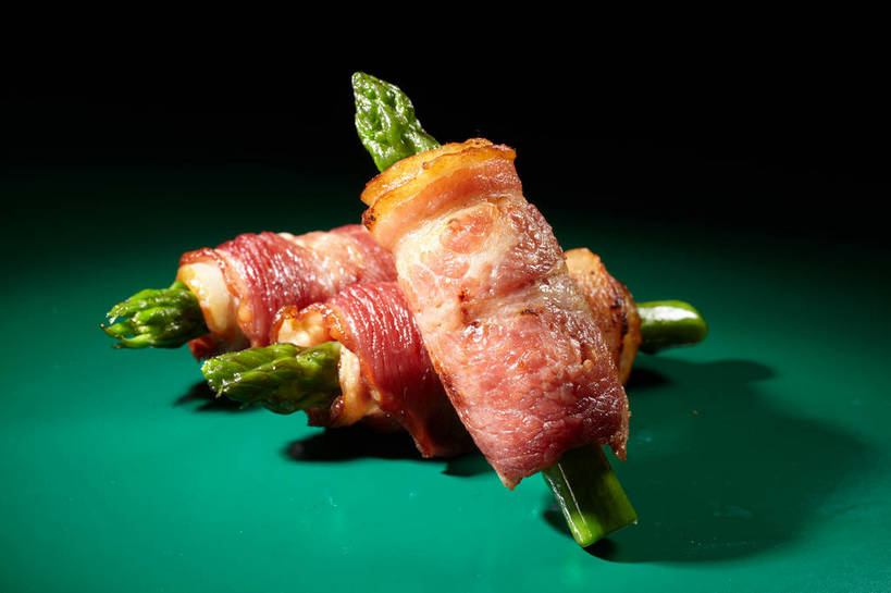 无人,横图,俯视,室内,特写,白天,烹饪,西餐,餐桌,桌子,芦笋,蔬菜,一堆,绿色背景,阴影,堆叠,堆积,新鲜,反射,影子,肉,料理,食品,培根,猪肉,菜肴,美食,肉类,食物,三个,西式,摄影,佳肴,有机食品,绿色食品,影棚,餐台,堆,摄影棚,肉食,豚肉,猪尾巴,药鸡豆子,石刁柏,蚂蚁杆,龙须菜,狼尾巴根,彩图,高角度拍摄,影棚拍摄,拍摄,烟肉,腌熏,shjb1,培根芦笋卷