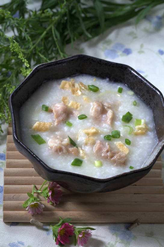 无人,竖图,俯视,室内,特写,白天,烹饪,中餐,早餐,植物,餐桌,桌子,竹制,陶瓷,葱,青葱,蛋,调味,谷类,谷物,鸡蛋,肉,香料,粥,佐料,料理,食品,陶瓷制品,米,猪肉,菜肴,美食,肉类,香,食物,一个,绿色,自然,容器,垫子,碗,中式,佳肴,生长,单个,成长,餐台,中华料理,储藏,配料,竹制品,储存,肉食,豚肉,作料,卵,彩图,高角度拍摄,早饭,糜,鸡卵,鸡子,贮存,shjb1