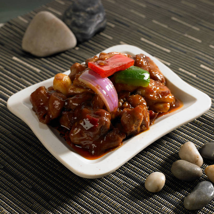 无人,横图,俯视,室内,特写,白天,烹饪,中餐,石头,餐桌,桌子,辣椒,蔬菜,洋葱,餐具,一堆,许多,阴影,堆叠,堆积,新鲜,反射,布料,碟子,盘,石子,影子,陶瓷,红烧,鸡肉,肉,料理,食品,陶瓷制品,很多,布纹,菜肴,美食,肉类,桌布,食物,一个,白色,盘子,餐巾,碟,台布,中式,鹅卵石,佳肴,有机食品,绿色食品,单个,餐台,中华料理,堆,玉葱,肉食,按摩石,彩椒,辣角,红海椒,大椒,辣虎,广椒,红烧菜,荷兰葱,石块,圆葱,洋葱头,甜椒,柿子椒,球葱,辣子,海椒,番椒,灯笼椒,葱头,餐桌布,彩图,高角度拍摄,红烧鸡块,shjb1