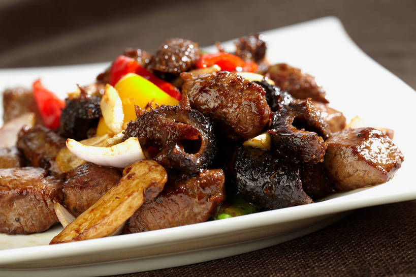 无人,横图,俯视,室内,特写,白天,烹饪,中餐,餐桌,桌子,辣椒,蔬菜,餐具,一堆,许多,堆叠,堆积,朦胧,模糊,新鲜,碟子,盘,陶瓷,肉,牛肉,料理,食品,陶瓷制品,很多,菜肴,美食,肉类,食物,一个,黄色,白色,盘子,碟,中式,佳肴,有机食品,绿色食品,单个,餐台,中华料理,堆,黄辣椒,肉食,彩椒,辣角,红海椒,大椒,辣虎,广椒,甜椒,柿子椒,辣子,海椒,番椒,灯笼椒,彩图,高角度拍摄,青椒炒牛肉,黄灯笼辣椒,黄帝椒,shjb1