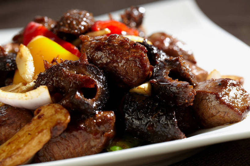 无人,横图,俯视,室内,特写,白天,烹饪,中餐,餐桌,桌子,辣椒,蔬菜,餐具,一堆,许多,堆叠,堆积,朦胧,模糊,新鲜,碟子,盘,陶瓷,肉,牛肉,料理,食品,陶瓷制品,很多,菜肴,美食,肉类,食物,一个,黄色,白色,盘子,碟,中式,佳肴,有机食品,绿色食品,单个,餐台,中华料理,堆,黄辣椒,肉食,彩椒,辣角,红海椒,大椒,辣虎,广椒,甜椒,柿子椒,辣子,海椒,番椒,灯笼椒,彩图,高角度拍摄,青椒炒牛肉,黄灯笼辣椒,黄帝椒,shjb1