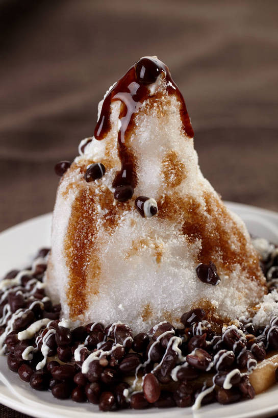 无人,竖图,俯视,室内,特写,白天,植物,餐桌,桌子,豆,餐具,朦胧,模糊,碟子,盘,冰,豆类,豆子,调料,红豆,酱料,酱汁,佐料,冰块,冰激凌,调味品,清凉,调味料,冷冻,酱,一个,盘子,碟,冷饮,舒服,冰淇淋,寒冷,刨冰,冷藏,单个,餐台,解暑,冰冷,解渴,赤豆,豆科,舒爽,冰糕,消暑,红小豆,保鲜,彩图,高角度拍摄,小豆,shjb1,红豆刨冰