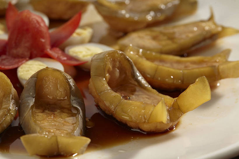 无人,横图,俯视,室内,特写,白天,烹饪,中餐,黄瓜,蔬菜,西红柿,小番茄,餐具,许多,切开,新鲜,环绕,围绕,碟子,盘,蛋,调料,酱料,酱汁,佐料,料理,食品,鹌鹑蛋,调味品,很多,调味料,酱菜,环抱,酱,菜肴,美食,食物,排列,一个,盘子,碟,切,中式,佳肴,有机食品,绿色食品,单个,中华料理,发酵,剖面,切面,酱瓜,卵,鹌鹑卵,鹑鸟蛋,摆列,萦绕,小西红柿,樱桃小番茄,珍珠小番茄,樱桃番茄,圣女果,青瓜,胡瓜,番茄,彩图,高角度拍摄,布列,分列,shjb1