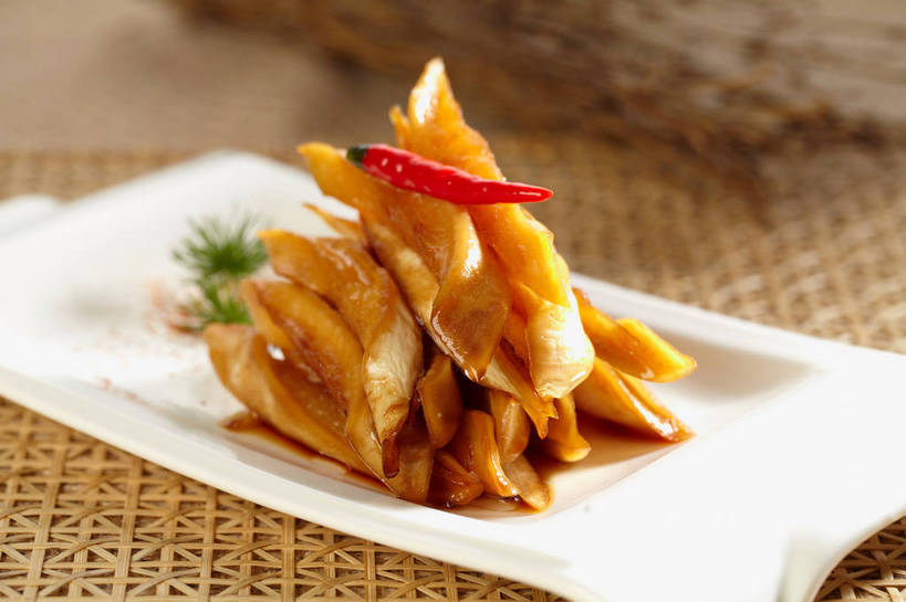 无人,横图,俯视,室内,特写,白天,植物,餐桌,桌子,萝卜,白萝卜,辣椒,蔬菜,餐具,叶子,枯萎,朦胧,模糊,新鲜,碟子,盘,调料,酱料,酱汁,佐料,食品,枯草,绿叶,调味品,调味料,酱菜,酱,草,食物,腌制,一个,黄色,红色,绿色,白色,盘子,碟,嫩叶,有机食品,绿色食品,单个,餐台,腌渍,辣角,红海椒,大椒,辣虎,广椒,叶,叶片,莱菔,辣子,红辣椒,海椒,番椒,彩图,高角度拍摄,酱萝卜,shjb1