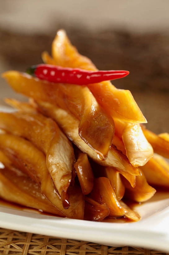 无人,竖图,俯视,室内,特写,白天,植物,餐桌,桌子,萝卜,白萝卜,辣椒,蔬菜,餐具,叶子,枯萎,朦胧,模糊,新鲜,碟子,盘,调料,酱料,酱汁,佐料,食品,枯草,绿叶,调味品,调味料,酱菜,酱,草,食物,腌制,一个,黄色,红色,绿色,白色,盘子,碟,嫩叶,有机食品,绿色食品,单个,餐台,腌渍,辣角,红海椒,大椒,辣虎,广椒,叶,叶片,莱菔,辣子,红辣椒,海椒,番椒,彩图,高角度拍摄,酱萝卜,shjb1