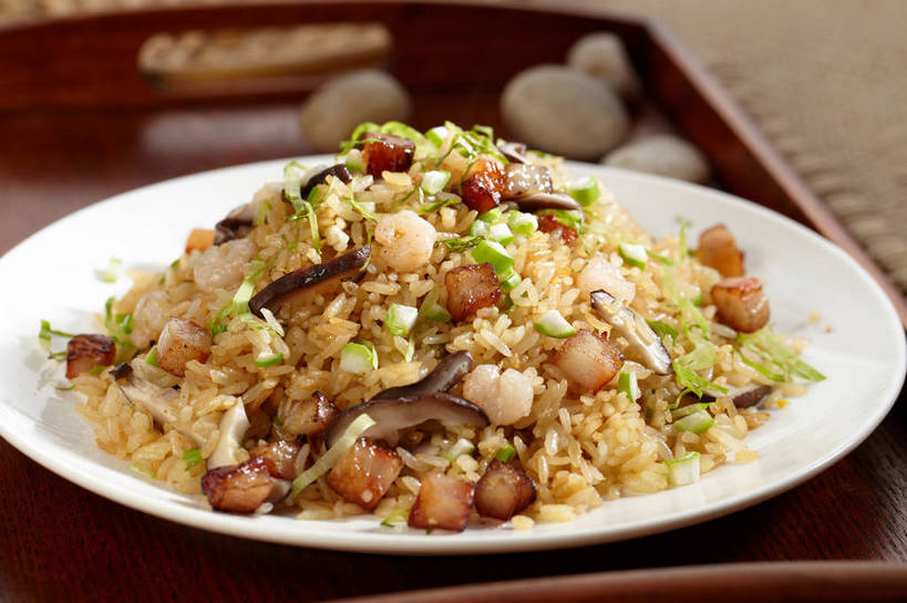 海鲜,米饭,无人,横图,俯视,室内,特写,白天,烹饪,中餐,石头,餐桌,桌子,蔬菜,餐具,一堆,许多,堆叠,堆积,朦胧,模糊,新鲜,木制,碟子,盘,石子,陶瓷,葱,菌菇,青葱,香菇,炒饭,虾,料理,食品,陶瓷制品,饭,很多,菌类,水产,菜肴,美食,海洋生物,食物,两个,盘子,木制品,碟,中式,鹅卵石,食用菌,佳肴,有机食品,绿色食品,对虾,餐台,中华料理,堆,五谷,真菌,水生动物,海产品,水生物,按摩石,海底动物,椎茸,石块,彩图,高角度拍摄,鲜虾炒饭,平庄菇,香菌,香蕈,shjb1