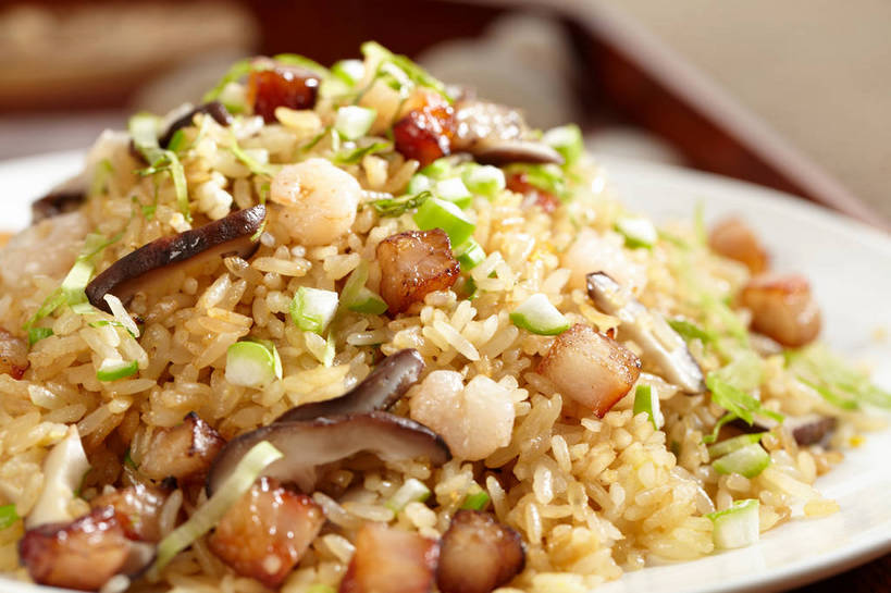 海鲜,米饭,无人,横图,俯视,室内,特写,白天,烹饪,中餐,石头,餐桌,桌子,蔬菜,餐具,一堆,许多,堆叠,堆积,朦胧,模糊,新鲜,木制,碟子,盘,石子,陶瓷,葱,菌菇,青葱,香菇,炒饭,虾,料理,食品,陶瓷制品,饭,很多,菌类,水产,菜肴,美食,海洋生物,食物,两个,盘子,木制品,碟,中式,鹅卵石,食用菌,佳肴,有机食品,绿色食品,对虾,餐台,中华料理,堆,五谷,真菌,水生动物,海产品,水生物,按摩石,海底动物,椎茸,石块,彩图,高角度拍摄,鲜虾炒饭,平庄菇,香菌,香蕈,shjb1