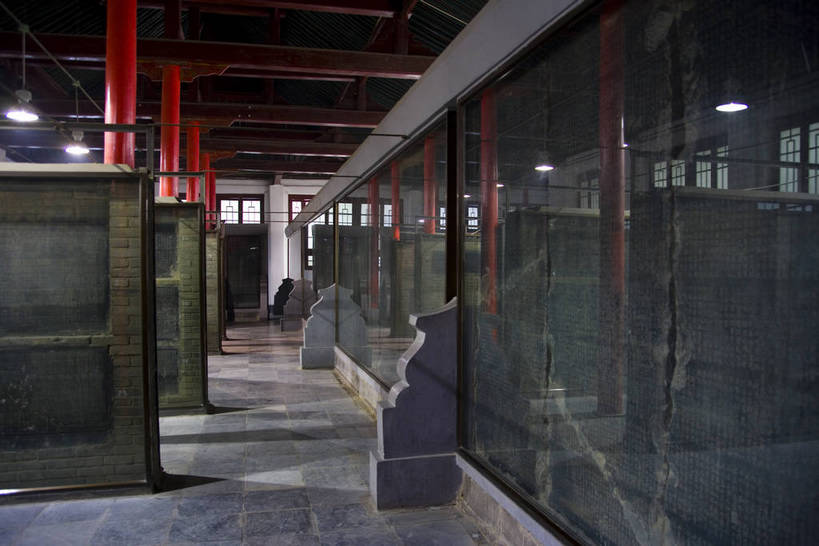 横图,彩色,室内,白天,背景,旅游,桌子,建筑,西安,中国,亚洲,书法,木桌,亭子,文化遗产,历史,建筑物,古代,摄影,中国文化,字迹,东亚,陕西,文庙,中华人民共和国,古远,古代文明,彩图,旅行,中国书法,传统文化,bj174