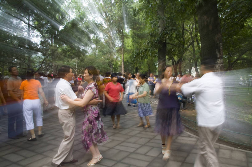 人群,公园,花园,横图,彩色,旅游,建筑,北京,中国,亚洲,首都,建筑物,一群人,晨练,摄影,中国文化,东亚,海淀区,中华人民共和国,北京市,京,北平,华北地区,彩图,旅行,传统文化,中关村大街,中关村南大街,紫竹院公园,bj174