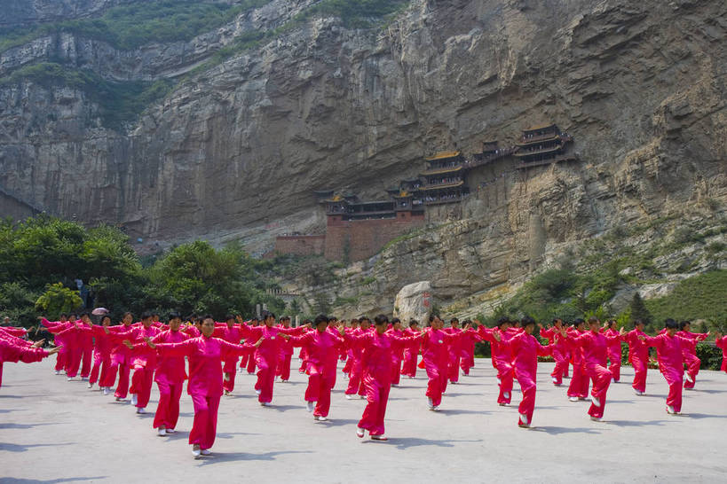 寺庙,横图,彩色,室外,白天,锻炼,旅游,运动,武术,山,建筑,中国,亚洲,关闭,木,历史,古代,一群人,太极拳,石壁,摄影,高,悬空,太极,山区,东亚,山西省,中华人民共和国,古远,体育,彩图,健身,旅行,目的地,寺,悬空寺,bj174