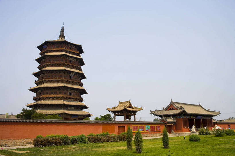 横图,彩色,室外,白天,旅游,度假,名胜古迹,标志建筑,地标,建筑,中国,亚洲,遗迹,木制,瓦片,屋顶,文化遗产,塔,古迹,历史,文物,娱乐,建设,古建筑,墙壁,古代,木制品,享受,休闲,旅游胜地,放松,摄影,古代建筑,中国文化,古文明,东亚,山西省,中华人民共和国,古远,应县,彩图,旅行,目的地,bj174