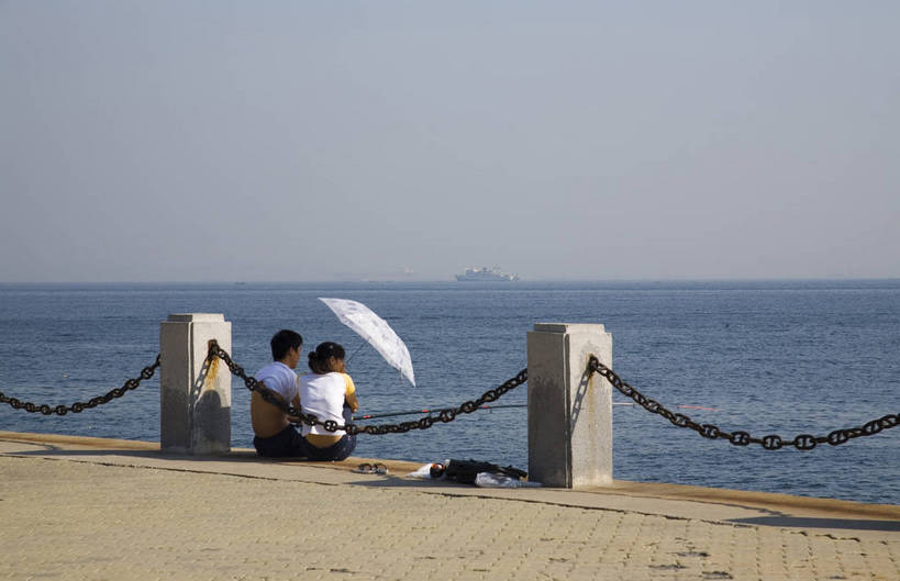 横图,室外,白天,旅游,度假,城市风光,城市,建筑,路,摩天大楼,大连,中国,亚洲,海边,娱乐,现代化,享受,休闲,旅游胜地,摩天大厦,放松,摄影,铁链,东亚,辽宁,中华人民共和国,情侣,海,彩图,星海公园,海滨城市,bj174