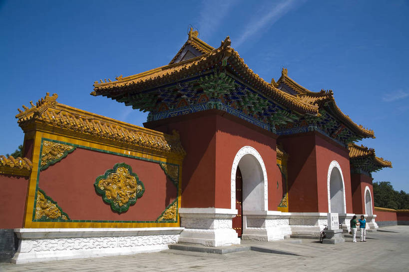 横图,室外,白天,石头,建筑,雕塑,中国,亚洲,龙,地砖,雕像,房屋,墙,历史,古代,黄色,红色,墓地,金色,摄影,坟墓,陵墓,坟场,东亚,辽宁,沈阳,世界文化遗产,中华人民共和国,古远,彩图,北陵,清昭陵,bj174