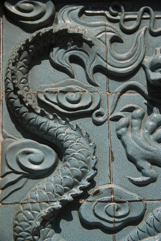 公园,竖图,室外,白天,石头,建筑,雕塑,中国,亚洲,艺术,龙,浮雕,鳞片,历史,传统,山东,石雕,古代,旅游胜地,摄影,东亚,济南,中华人民共和国,九龙壁,古远,彩图,五龙潭公园,bj174