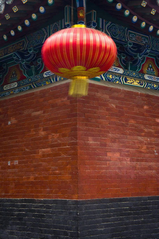 寺庙,竖图,彩色,室外,白天,旅游,度假,武术,名胜古迹,标志建筑,地标,建筑,少林寺,嵩山,中国,亚洲,风俗,遗迹,灯笼,墙,屋檐,文化遗产,古迹,历史,文物,娱乐,建设,传统,古建筑,建筑物,墙壁,墙面,古代,红色,享受,休闲,旅游胜地,放松,精神,竖,摄影,文明,古文明,东亚,中华人民共和国,河南,古远,古代文明,制度,彩图,旅行,庙,寺,少林,建筑结构,bj174